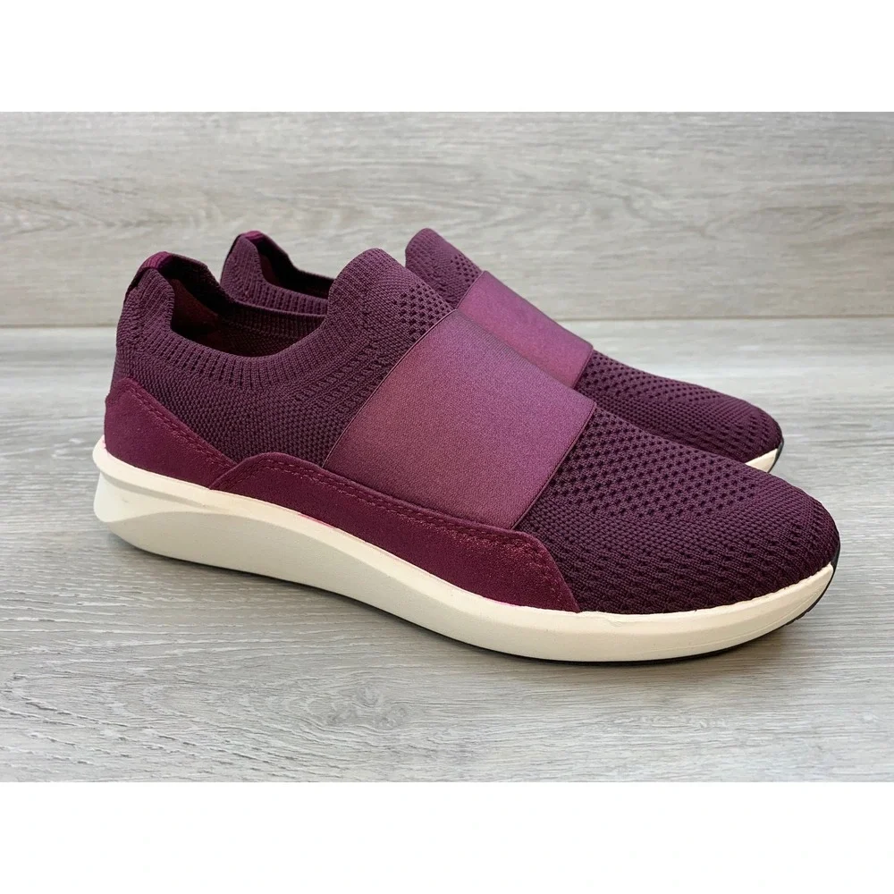 Clarks Nova Women's Sneakers Glint Plum Burgundy Knit Slip On 9 Comfort Shoes